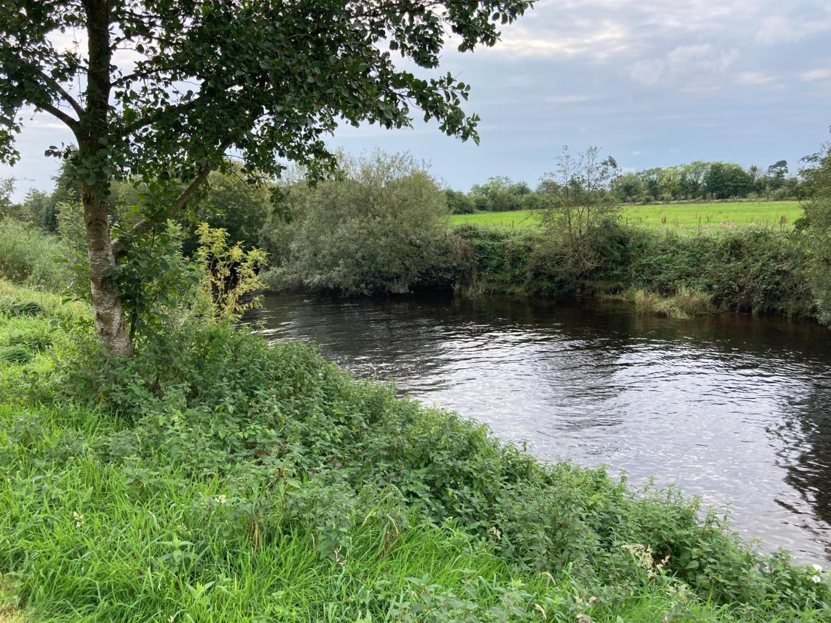Riverside Log Cabin Ballyconnell  Zewnętrze zdjęcie